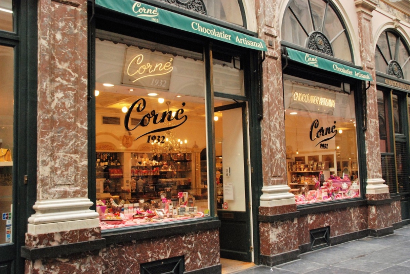 boutique-ST RAPHAEL-min_chocolate_chocolaterie_shop_luxury_chic_gallery_brussels_belgium-558146