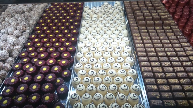 boutique-ST RAPHAEL-min_chocolates_milk_chocolate_white_chocolate_truffles_candy_food_treat_cacao-1213769